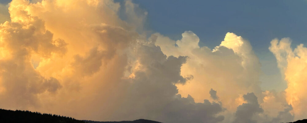 iso-republic-puffy-golden-clouds-free-stock-photo